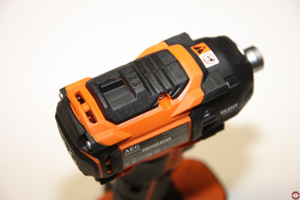 Visseuse à chocs 3 vitesses 18 V AEG BSS18OP oléopneumatique © Benjamin Leharivel - Zone Outillage Visseuse à chocs 3 vitesses 18 V AEG BSS18OP oléopneumatique © Benjamin Leharivel - Zone Outillage