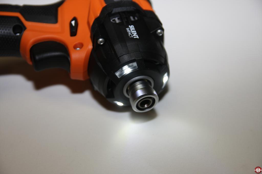 Visseuse à chocs 3 vitesses 18 V AEG BSS18OP oléopneumatique © Benjamin Leharivel - Zone Outillage Visseuse à chocs 3 vitesses 18 V AEG BSS18OP oléopneumatique © Benjamin Leharivel - Zone Outillage