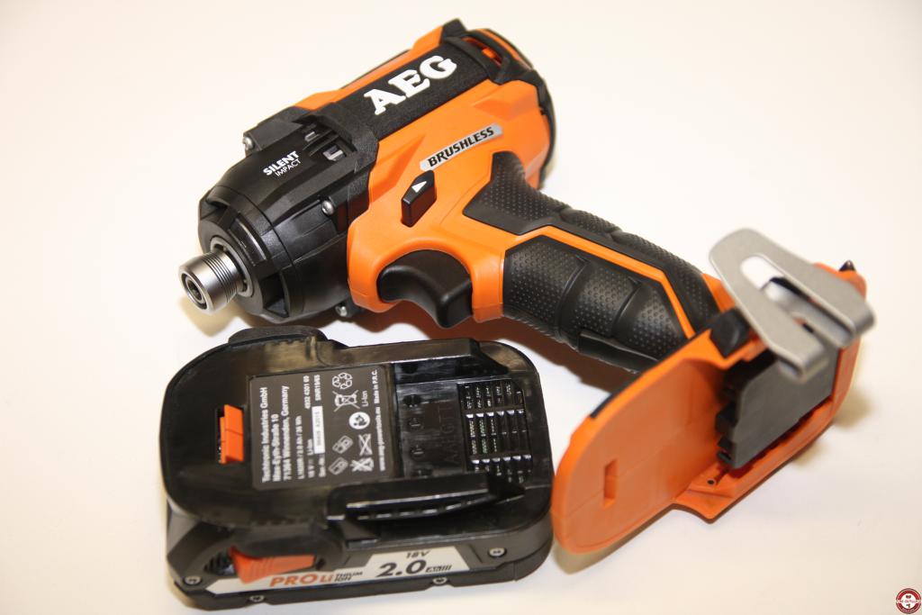 Visseuse à chocs 3 vitesses 18 V AEG BSS18OP oléopneumatique © Benjamin Leharivel - Zone Outillage Visseuse à chocs 3 vitesses 18 V AEG BSS18OP oléopneumatique © Benjamin Leharivel - Zone Outillage