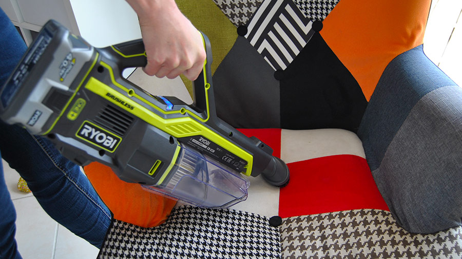 Test aspirateur balai R18SV7 Ryobi Brushless 18V ONE+ Test aspirateur balai R18SV7 Ryobi Brushless 18V ONE+