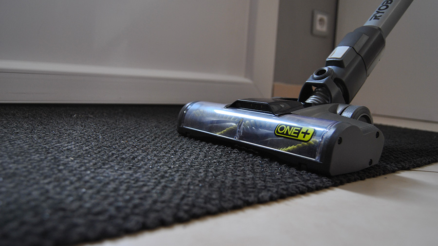 Test aspirateur balai R18SV7 Ryobi Brushless 18V ONE+ Test aspirateur balai R18SV7 Ryobi Brushless 18V ONE+