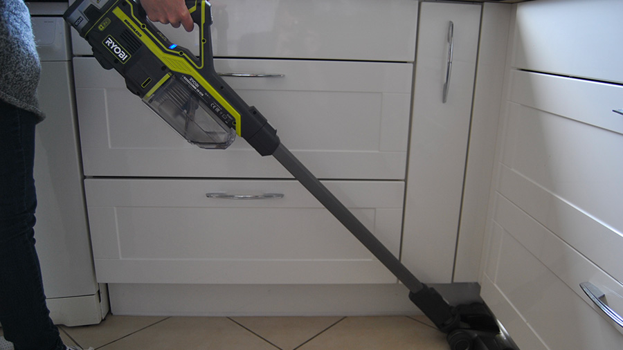 Test aspirateur balai R18SV7 Ryobi Brushless 18V ONE+ Test aspirateur balai R18SV7 Ryobi Brushless 18V ONE+