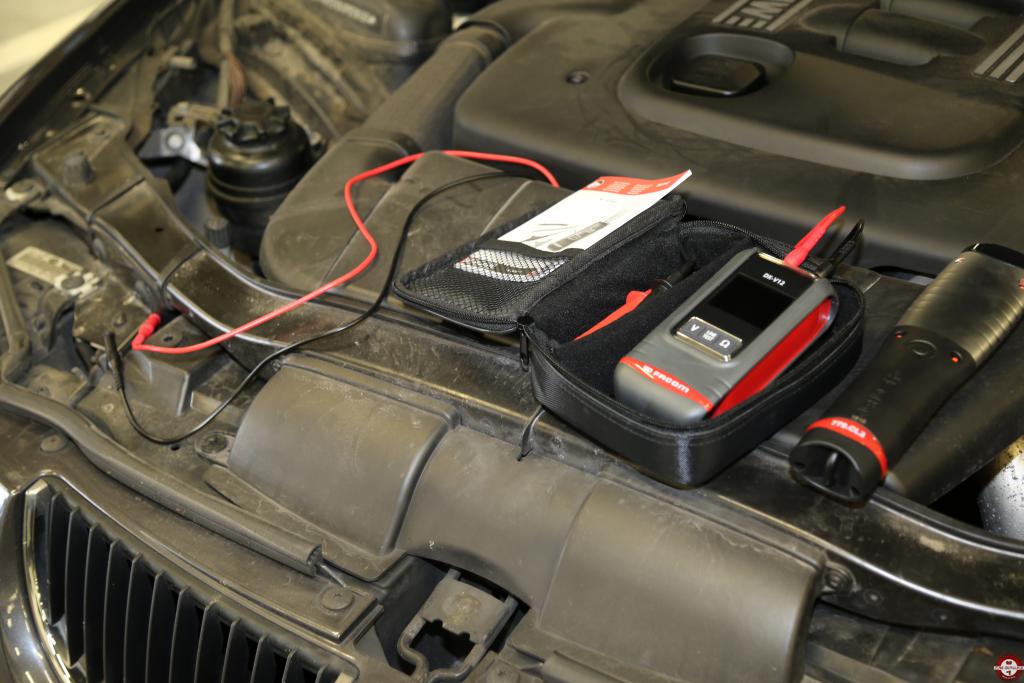 Multimètre Facom l'autometer DX.V12 © Benjamin Leharivel - Zone Outillage Multimètre Facom l'autometer DX.V12 © Benjamin Leharivel - Zone Outillage