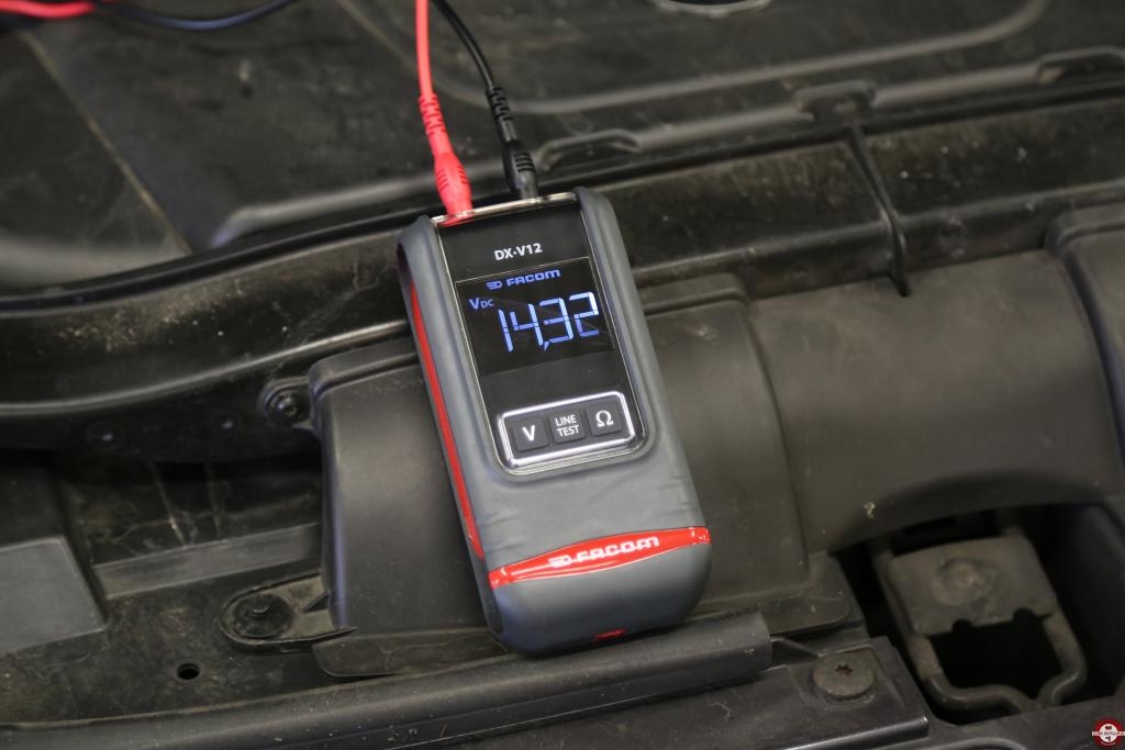 Multimètre Facom l'autometer DX.V12 © Benjamin Leharivel - Zone Outillage Multimètre Facom l'autometer DX.V12 © Benjamin Leharivel - Zone Outillage