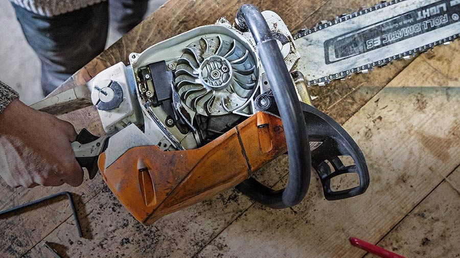 conception de la nouvelle tronçonneuse thermique STIHL MS 462 C-M