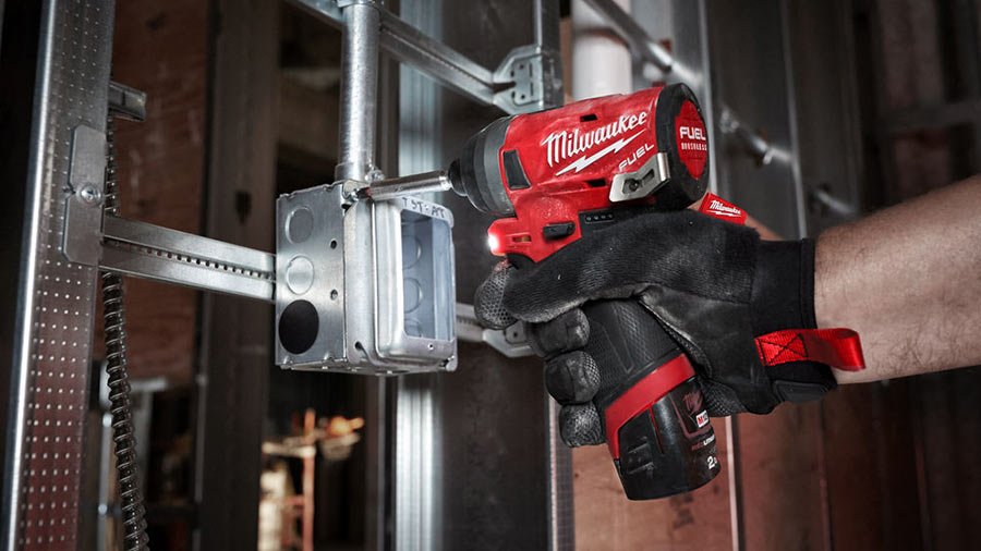 Avis et comparatif visseuse à chocs Milwaukee M12 FID-202X Avis et comparatif visseuse à chocs Milwaukee M12 FID-202X