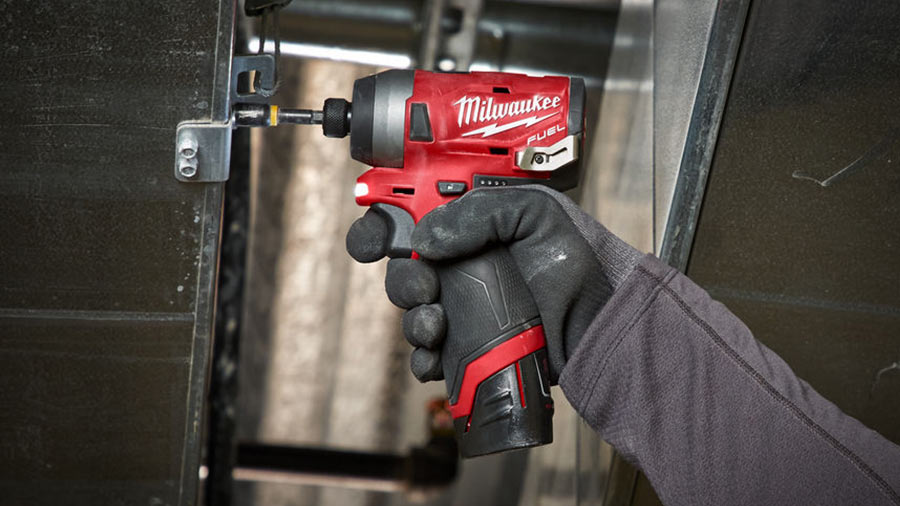 Avis et comparatif visseuse à chocs Milwaukee M12 FID-202X Avis et comparatif visseuse à chocs Milwaukee M12 FID-202X