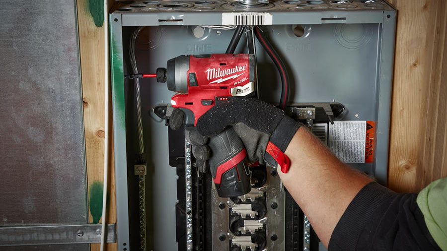 Avis et comparatif visseuse à chocs Milwaukee M12 FID-202X Avis et comparatif visseuse à chocs Milwaukee M12 FID-202X