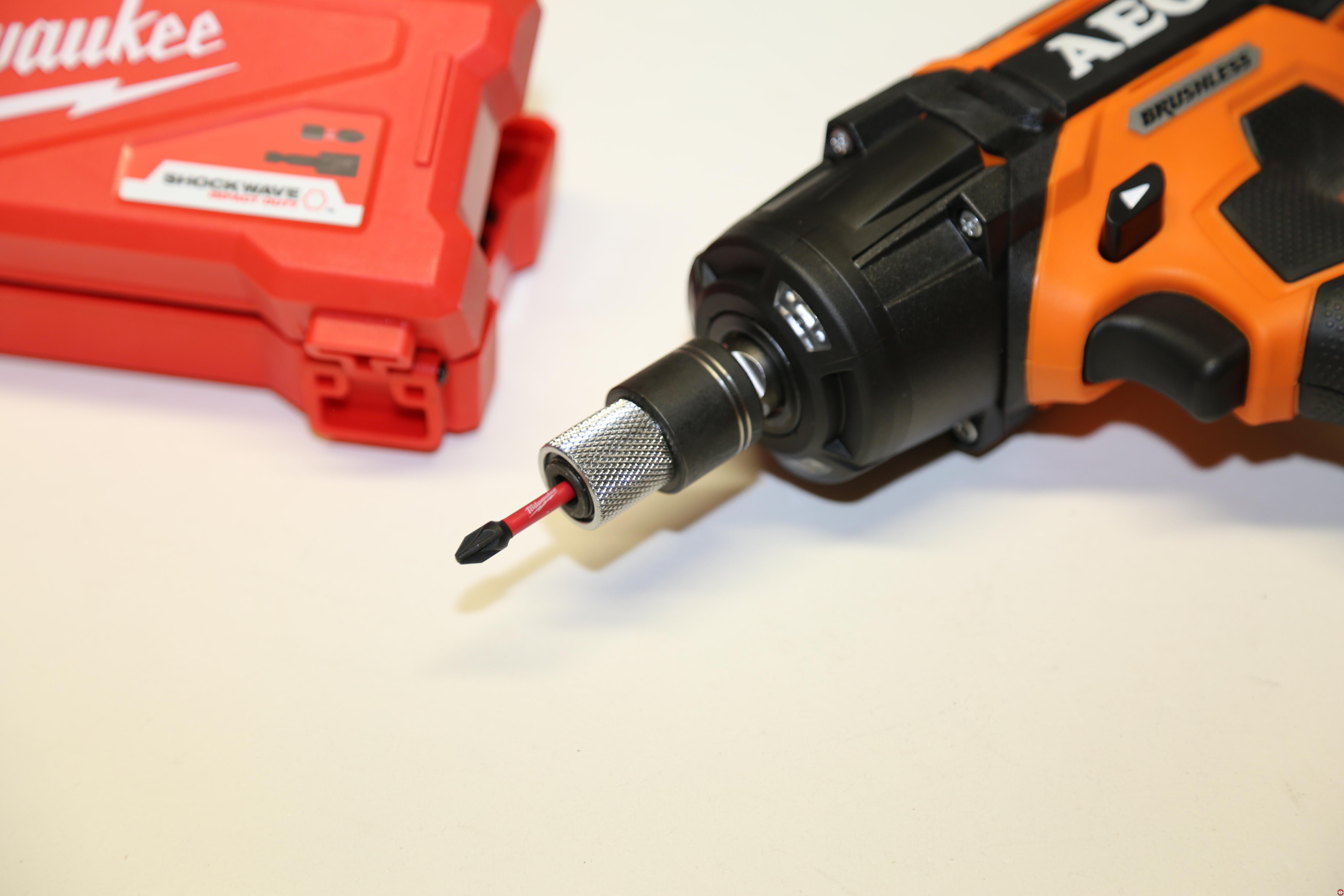 Test de la nouvelle boulonneuse à chocs AEG BSS18C12Z BL-0 Brushless ...