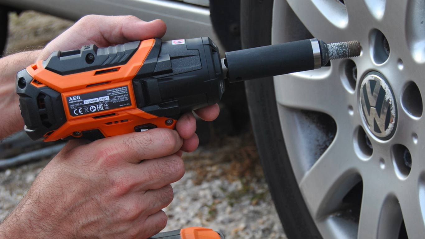 Test de la boulonneuse AEG BSS18C12ZBL © Zone Outillage - Benjamin Leharivel Test de la boulonneuse AEG BSS18C12ZBL © Zone Outillage - Benjamin Leharivel