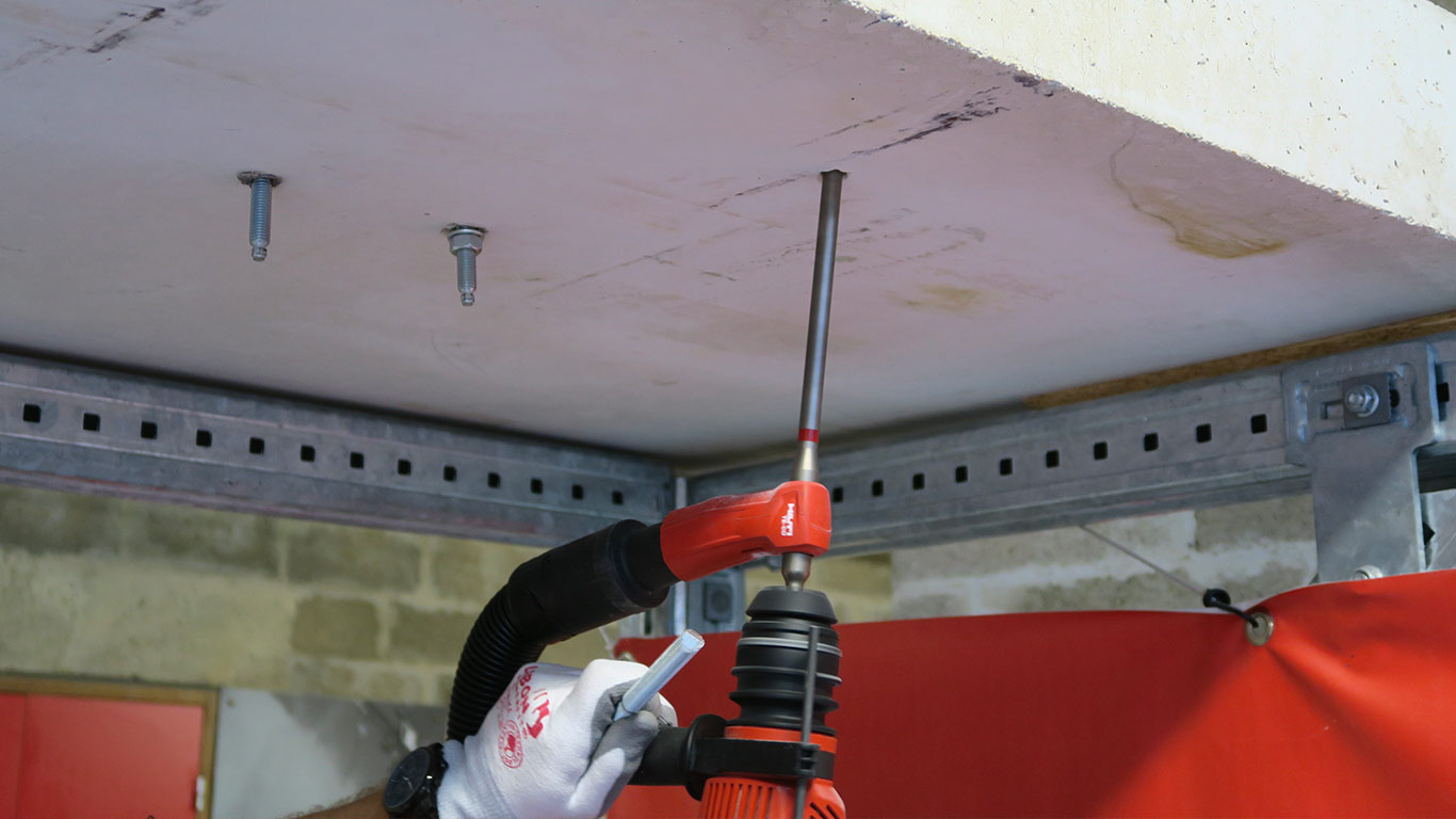 HVU2 Hilti meilleure capsule de scellement chimique © Zone Outillage - Benjamin Leharivel HVU2 Hilti meilleure capsule de scellement chimique © Zone Outillage - Benjamin Leharivel