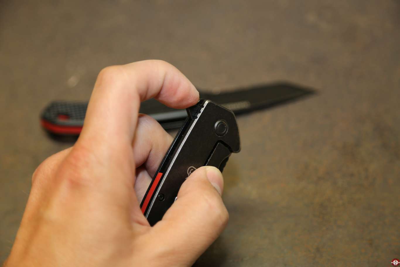 Couteaux pliants Milwaukee Hardline et Fastback © Zone Outillage - Benjamin Leharivel Couteaux pliants Milwaukee Hardline et Fastback © Zone Outillage - Benjamin Leharivel