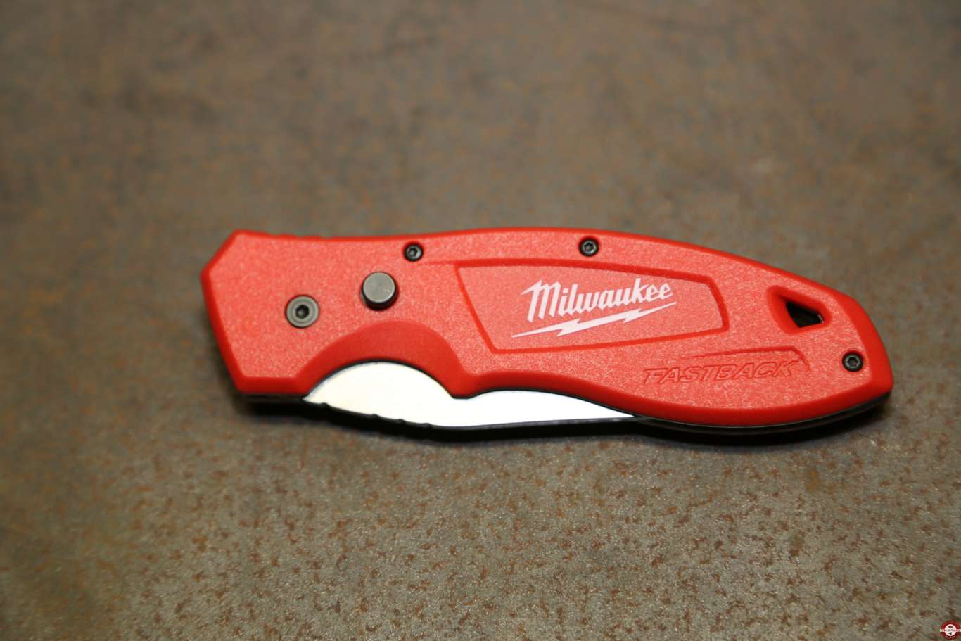 Couteaux pliants Milwaukee Hardline et Fastback © Zone Outillage - Benjamin Leharivel Couteaux pliants Milwaukee Hardline et Fastback © Zone Outillage - Benjamin Leharivel