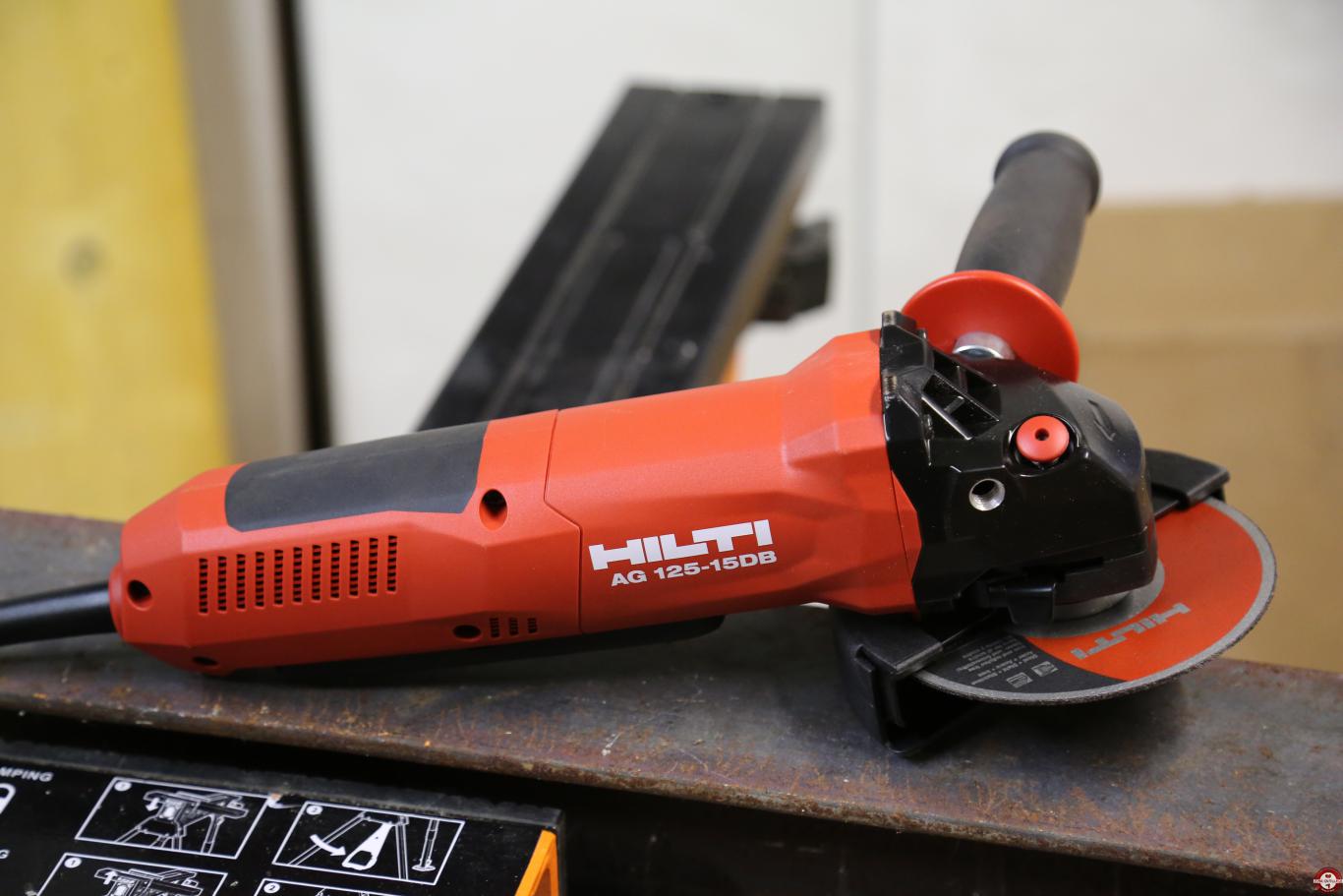 Meuleuse angulaire Hilti AG 125-15DB © Zone Outillage - Benjamin Leharivel Meuleuse angulaire Hilti AG 125-15DB © Zone Outillage - Benjamin Leharivel
