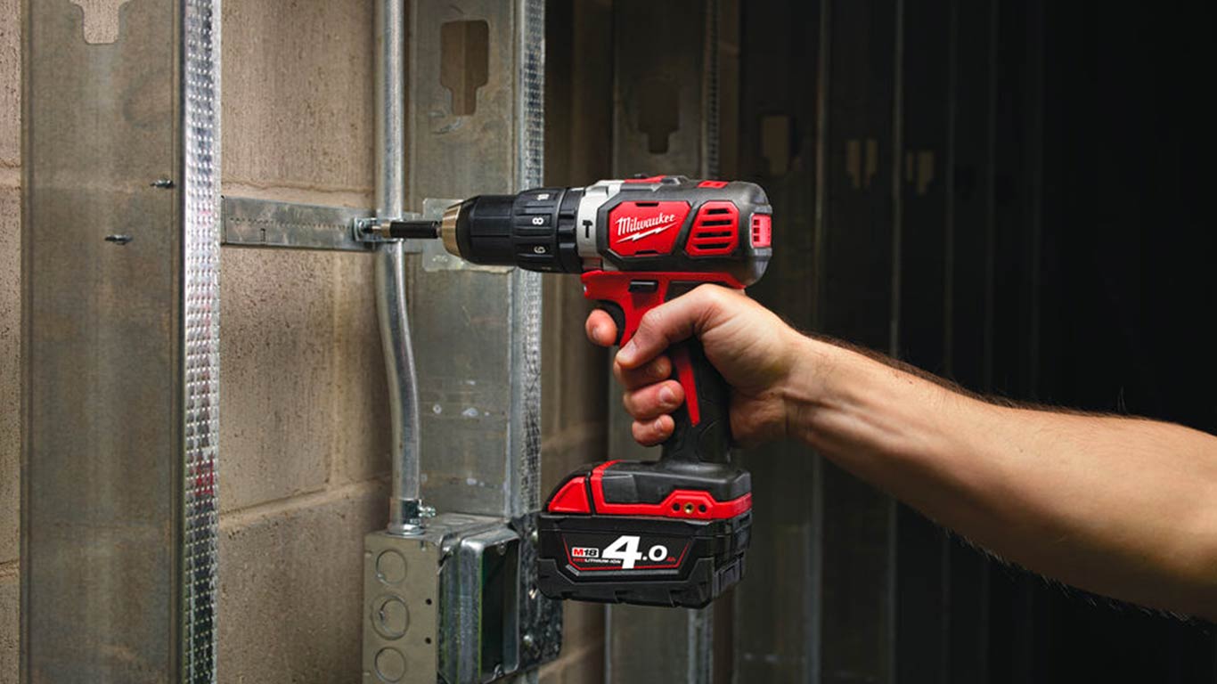 Perceue-visseuse à percussion Milwaukee M18 BPD Perceue-visseuse à percussion Milwaukee M18 BPD