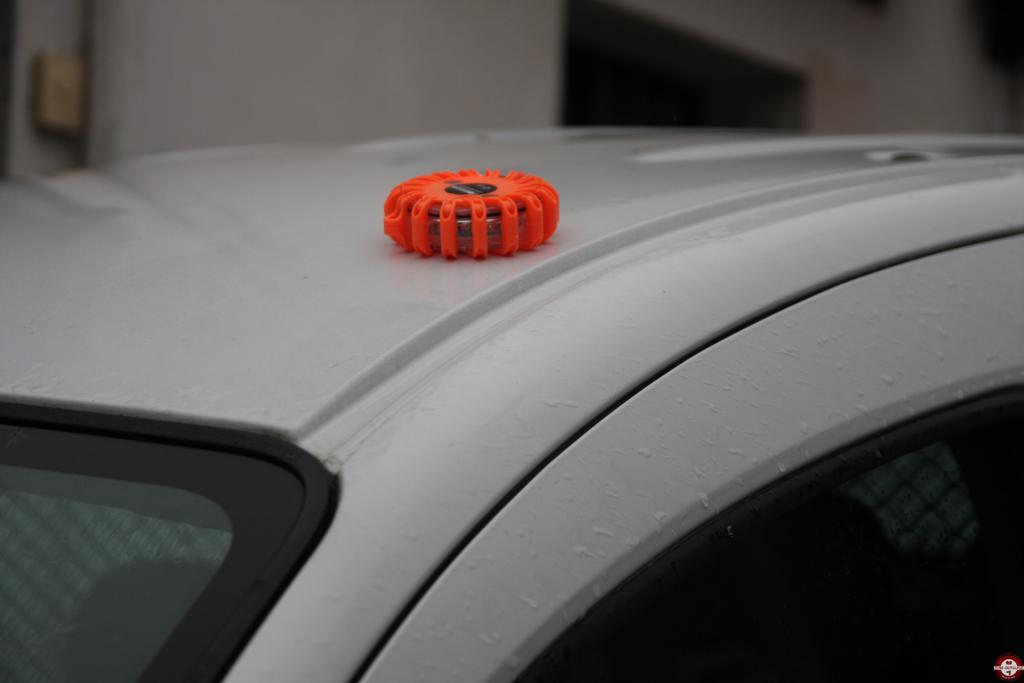 Gyrophare Mobiflash © Benjamin LEHARIVEL - Zone Outillage Gyrophare Mobiflash © Benjamin LEHARIVEL - Zone Outillage