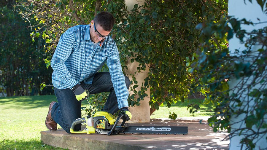 RHT25X55R et RHT25X60RO : les nouveaux tailles-haies thermiques RYOBI RHT25X55R et RHT25X60RO : les nouveaux tailles-haies thermiques RYOBI