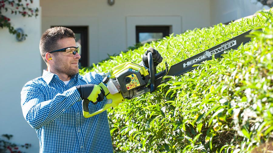 RHT25X55R et RHT25X60RO : les nouveaux tailles-haies thermiques RYOBI RHT25X55R et RHT25X60RO : les nouveaux tailles-haies thermiques RYOBI