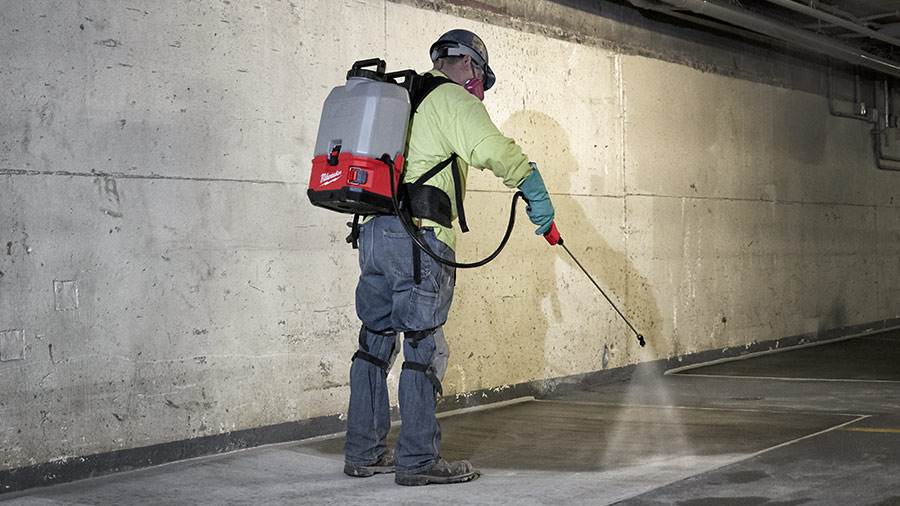 Le pulvérisateur béton SWITCH TANK Milwaukee M18 BPFP-CCST Le pulvérisateur béton SWITCH TANK Milwaukee M18 BPFP-CCST