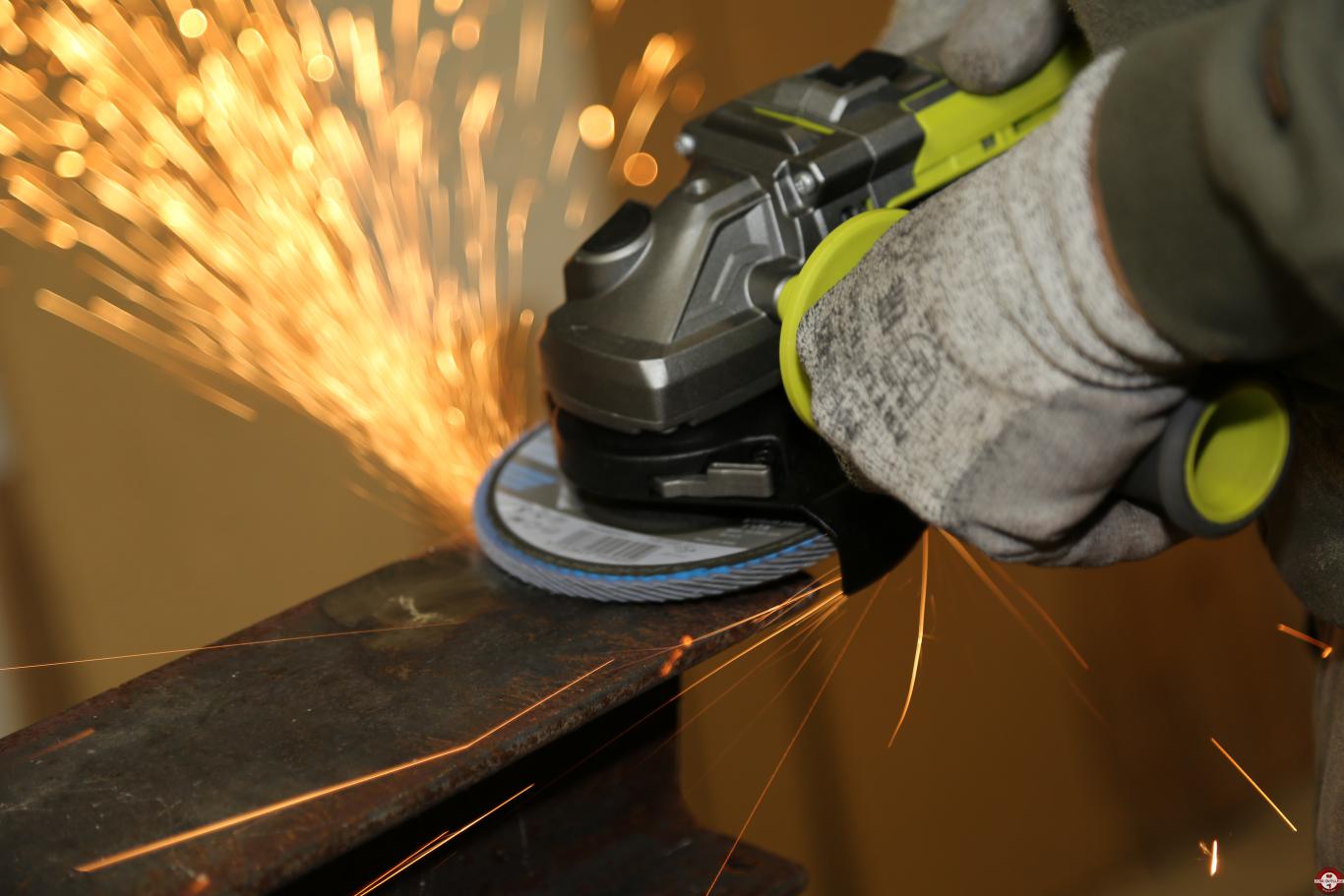 Meuleuse Ryobi R18AG7 Brushless sans fil ONE+ © Zone Outillage - Benjamin Lehari Meuleuse Ryobi R18AG7 Brushless sans fil ONE+ © Zone Outillage - Benjamin Lehari