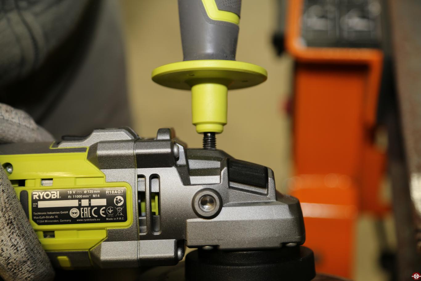 Meuleuse Ryobi R18AG7 Brushless sans fil ONE+ © Zone Outillage - Benjamin Lehari Meuleuse Ryobi R18AG7 Brushless sans fil ONE+ © Zone Outillage - Benjamin Lehari