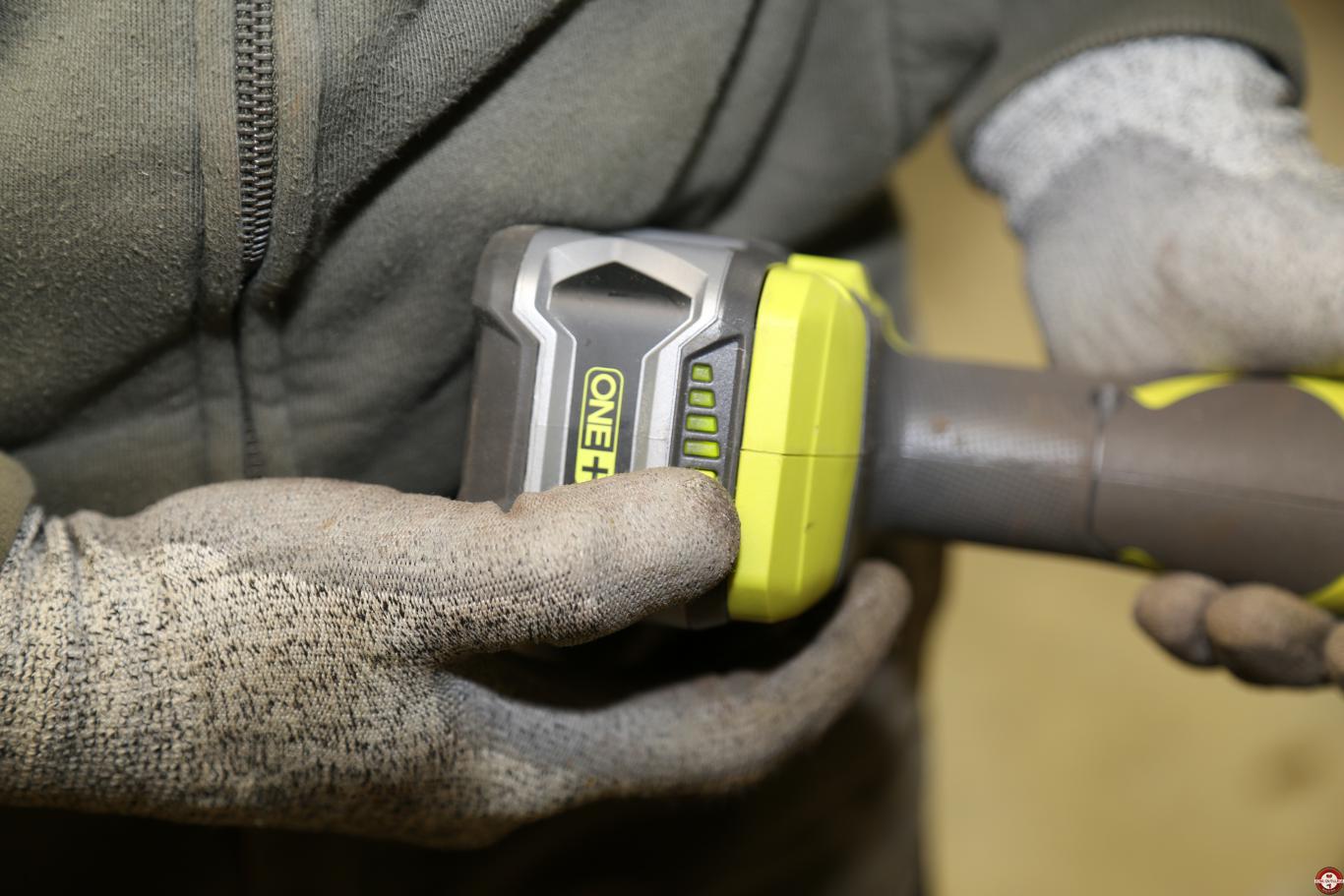 Meuleuse Ryobi R18AG7 Brushless sans fil ONE+ © Zone Outillage - Benjamin Lehari Meuleuse Ryobi R18AG7 Brushless sans fil ONE+ © Zone Outillage - Benjamin Lehari