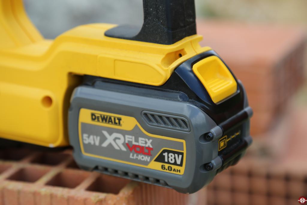 Scie alligator DEWALT 54V XR FLEXVOLT DCS398 © Benjamin LEHARIVEL - Zone Outillage