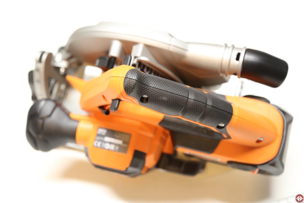 Scie circulaire AEG BKS18BL Brushless © Benjamin Leharivel - Zone Outillage Scie circulaire AEG BKS18BL Brushless © Benjamin Leharivel - Zone Outillage