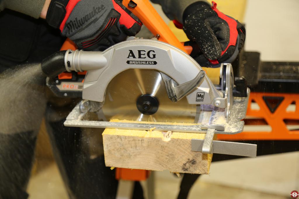Scie circulaire AEG BKS18BL Brushless © Benjamin Leharivel - Zone Outillage Scie circulaire AEG BKS18BL Brushless © Benjamin Leharivel - Zone Outillage