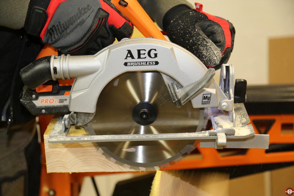 Scie circulaire AEG BKS18BL Brushless © Benjamin Leharivel - Zone Outillage Scie circulaire AEG BKS18BL Brushless © Benjamin Leharivel - Zone Outillage