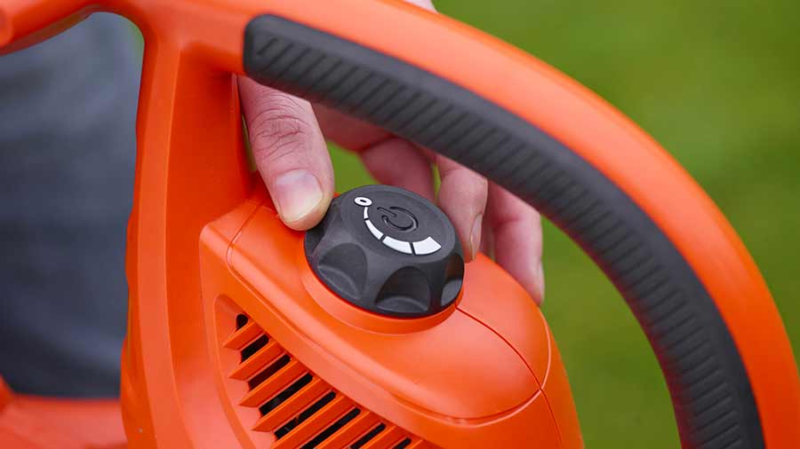 Test et avis aspirateur souffleur broyeur avec sac à dos GW3031BP-QS BLACK+DECKER Test et avis aspirateur souffleur broyeur avec sac à dos GW3031BP-QS BLACK+DECKER