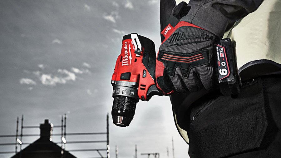 test et avis de la perceuse à percussion Milwaukee M12 FPD