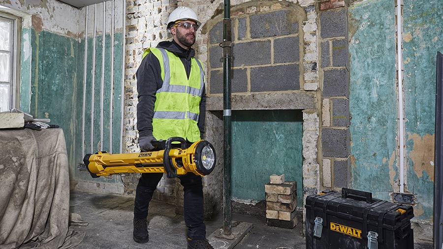 avis et prix Projecteur LED sans fil DEWALT DCL079