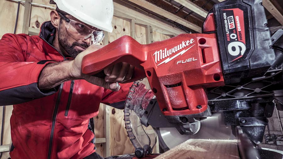 Test et avis scie à onglets Milwaukee M18 FMS Test et avis scie à onglets Milwaukee M18 FMS