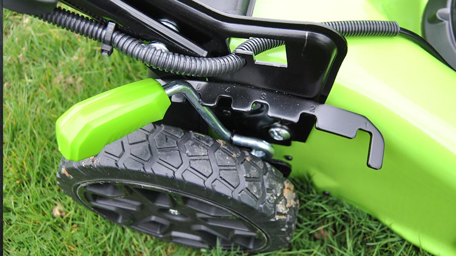 Test et avis de la tondeuse à gazon GD60LM51SP GREENWORKS 2502907 Test et avis de la tondeuse à gazon GD60LM51SP GREENWORKS 2502907