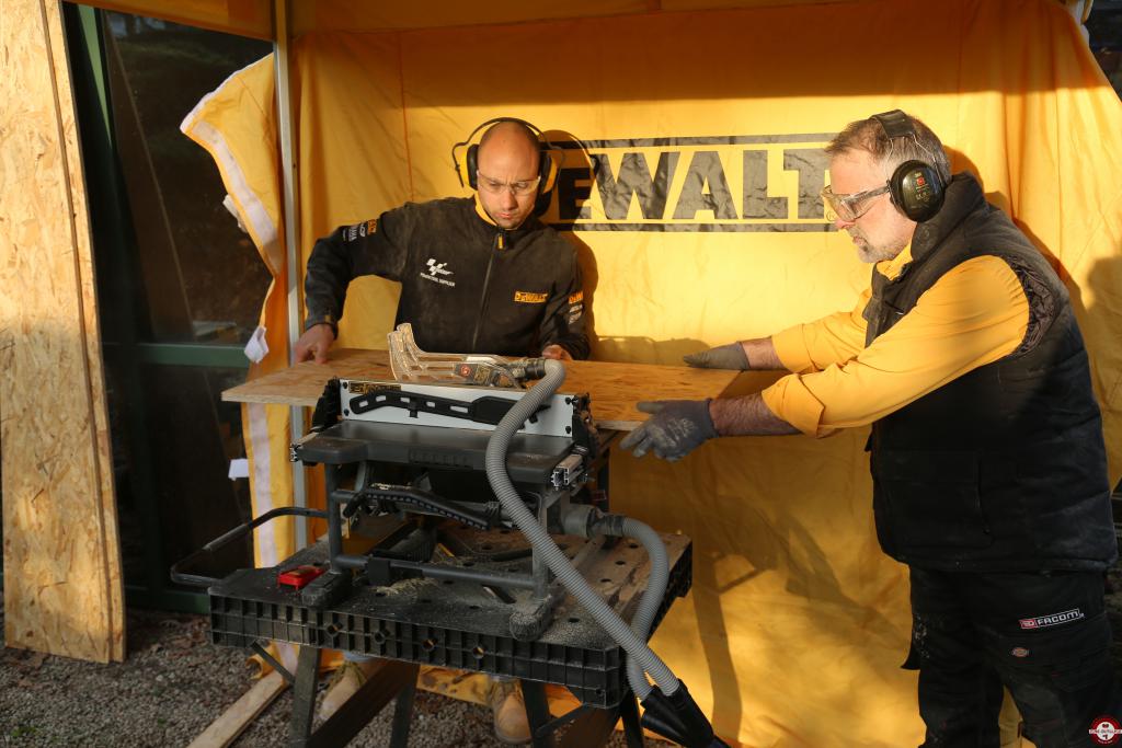 Scie à table DEWALT XR FLEXVOLT DCS7485 © Benjamin Leharivel - Zone Outillage Scie à table DEWALT XR FLEXVOLT DCS7485 © Benjamin Leharivel - Zone Outillage