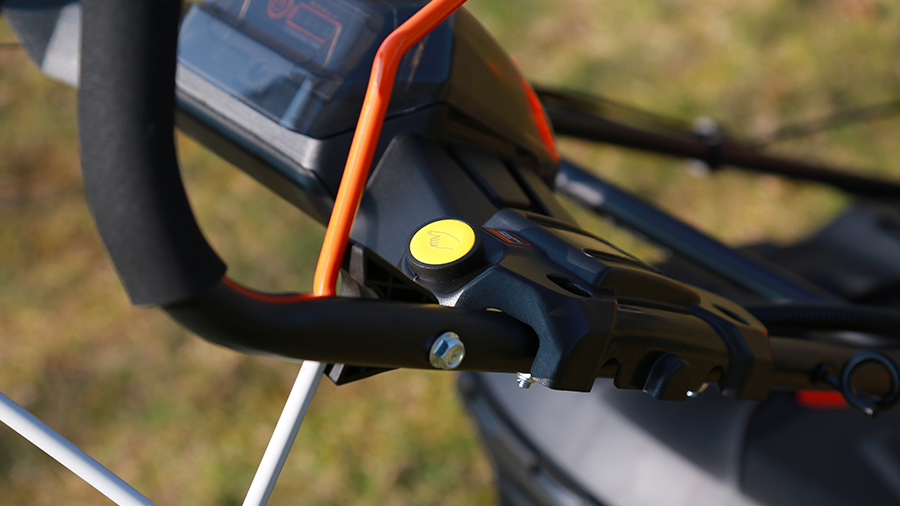 tondeuse thermique FUXTEC autotractée à démarrage électrique E-Start FX-RM5196eS avec zipgo tondeuse thermique FUXTEC autotractée à démarrage électrique E-Start FX-RM5196eS avec zipgo