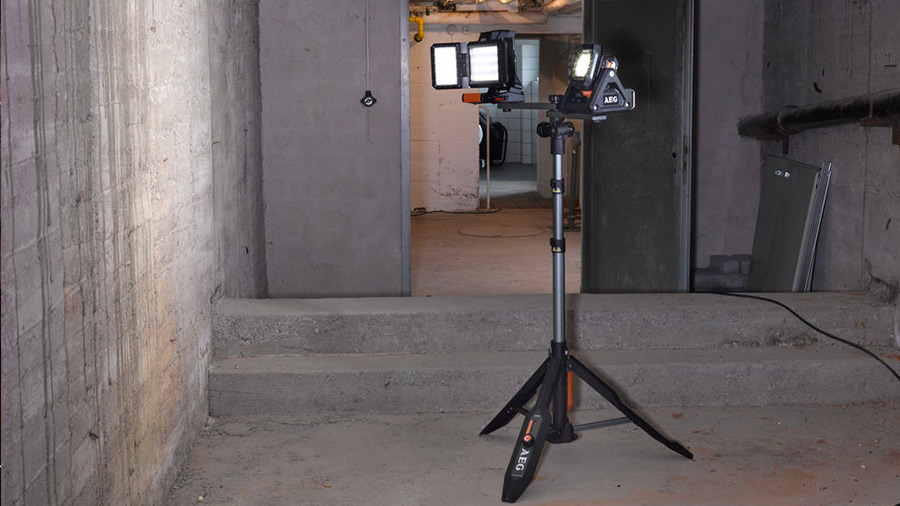 Éclairage de chantier LED AEG Powertools tripod Éclairage de chantier LED AEG Powertools tripod